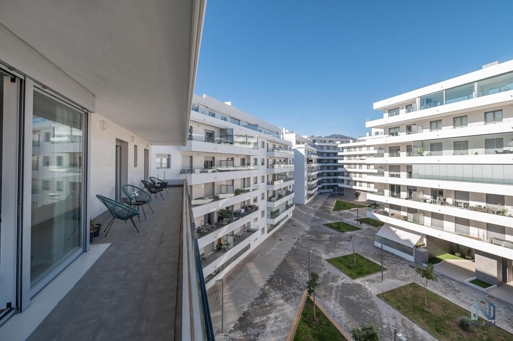 Newly Built 3 Bdrm Modern W Gym, Pool, & Views Apartment