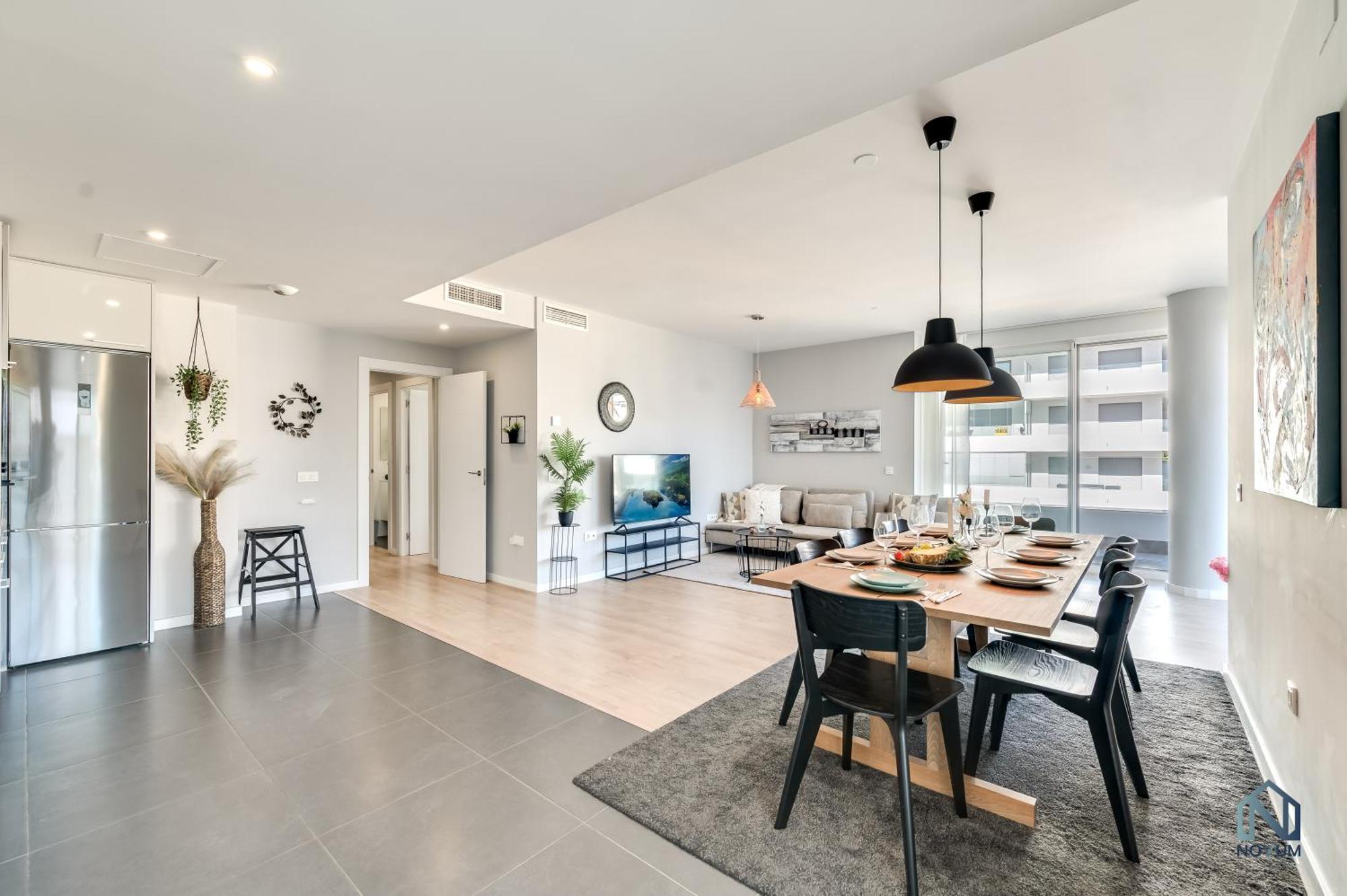 Apartment Newly Built 3 Bdrm Modern W Gym, Pool, & Views *