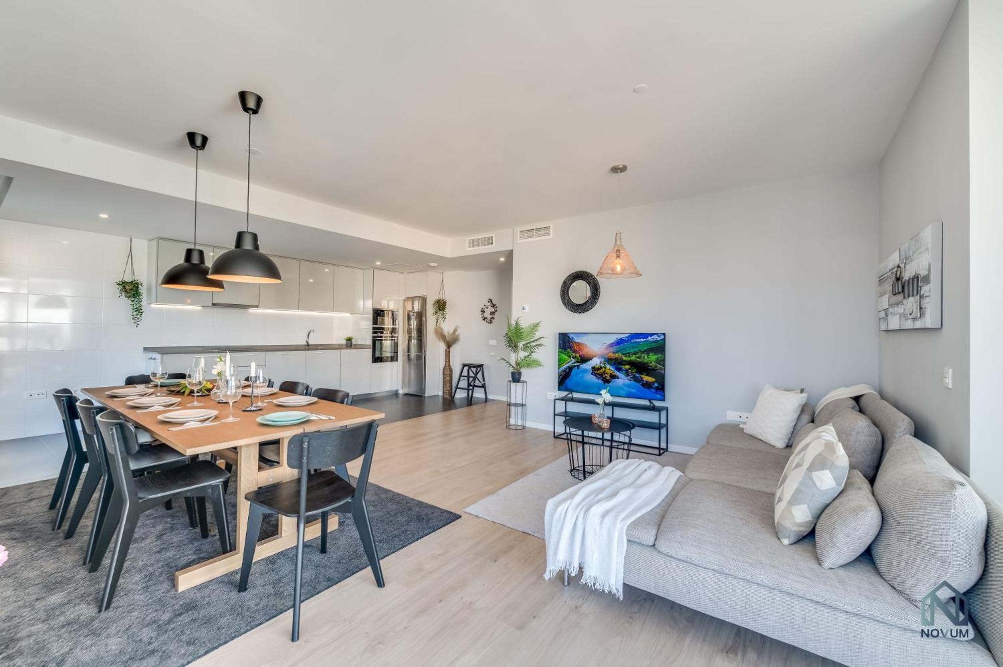Newly Built 3 Bdrm Modern W Gym, Pool, & Views Apartment
