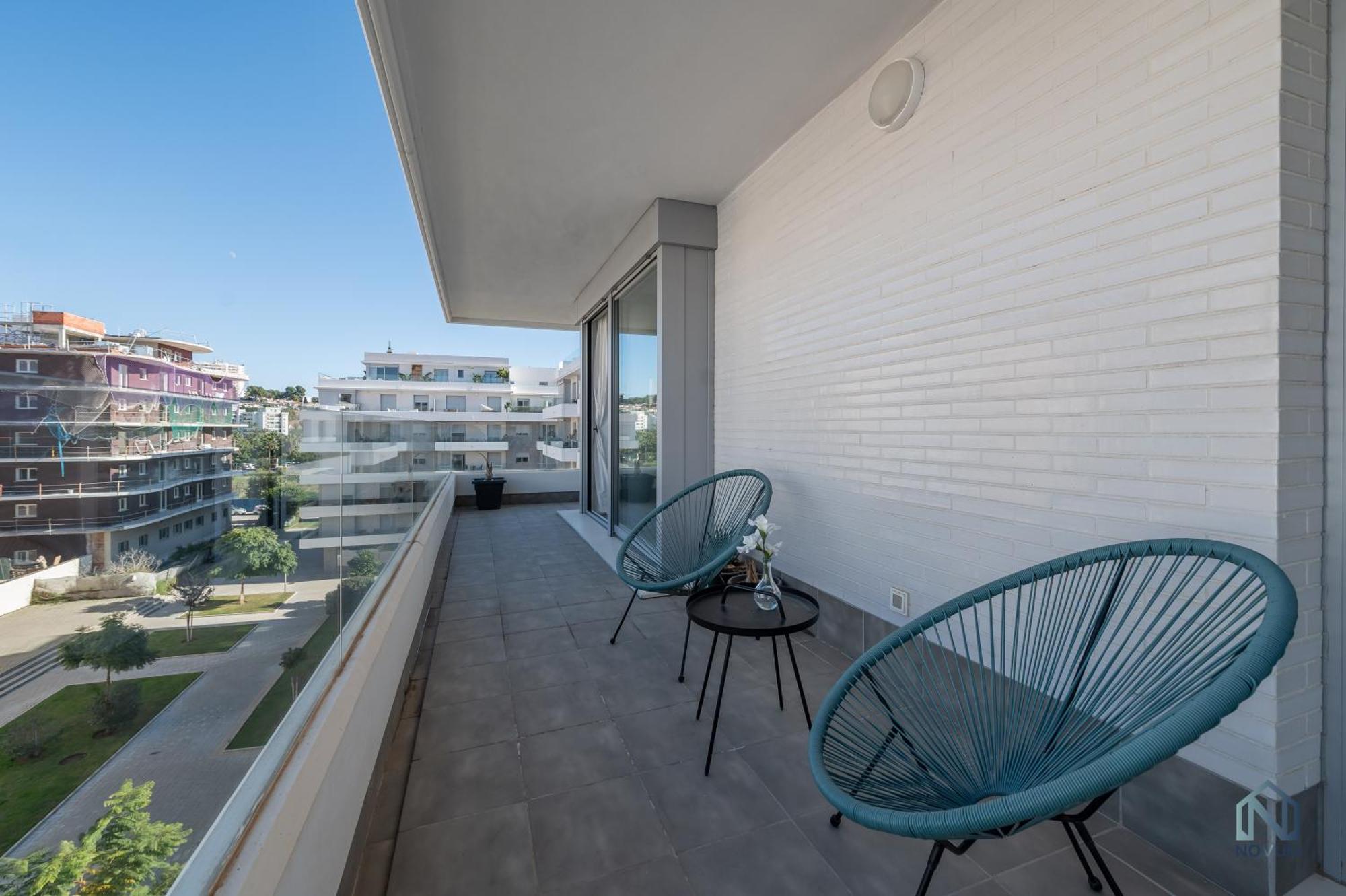 Newly Built 3 Bdrm Modern W Gym, Pool, & Views Apartment
