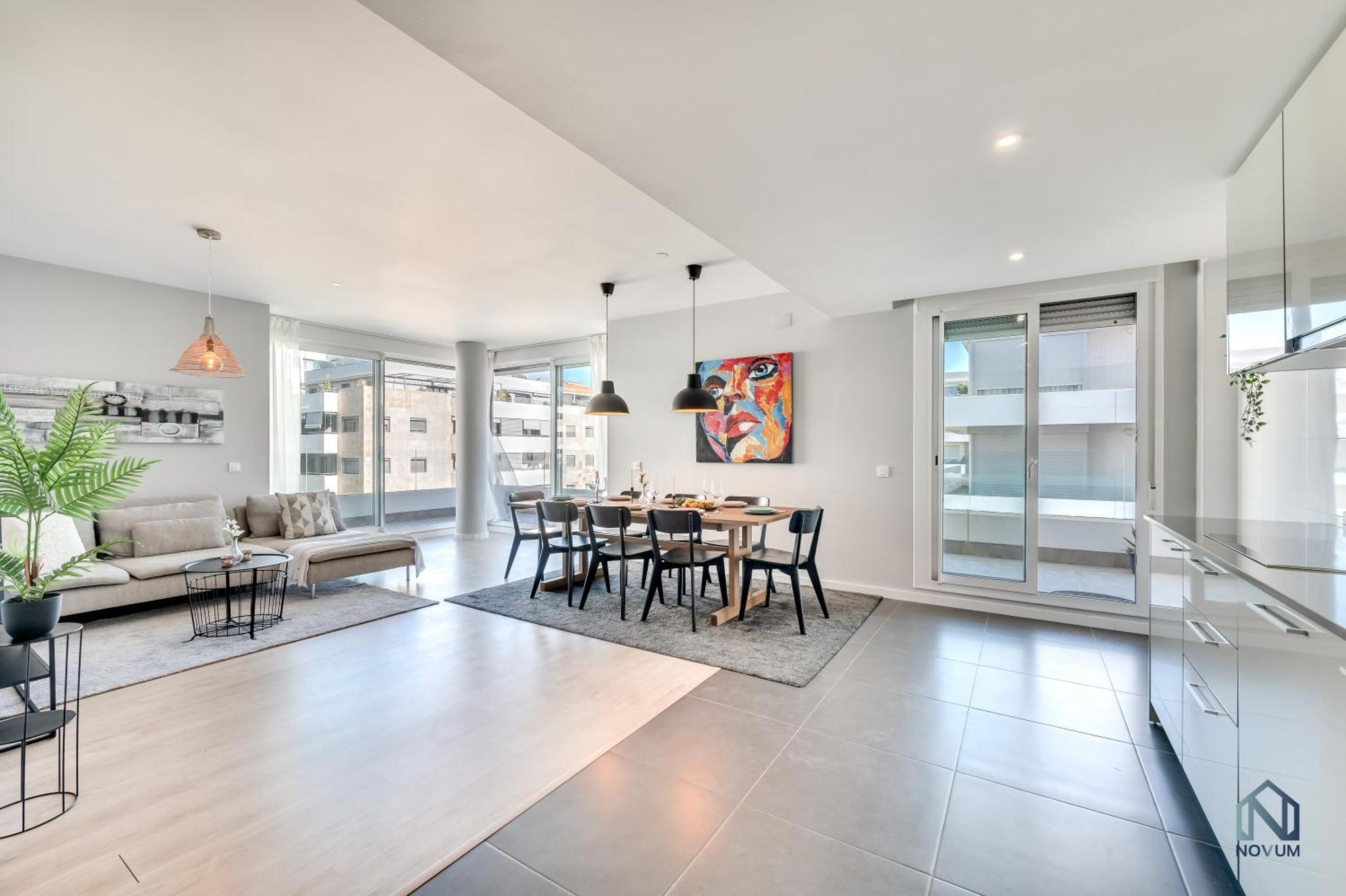 Newly Built 3 Bdrm Modern W Gym, Pool, & Views Apartment