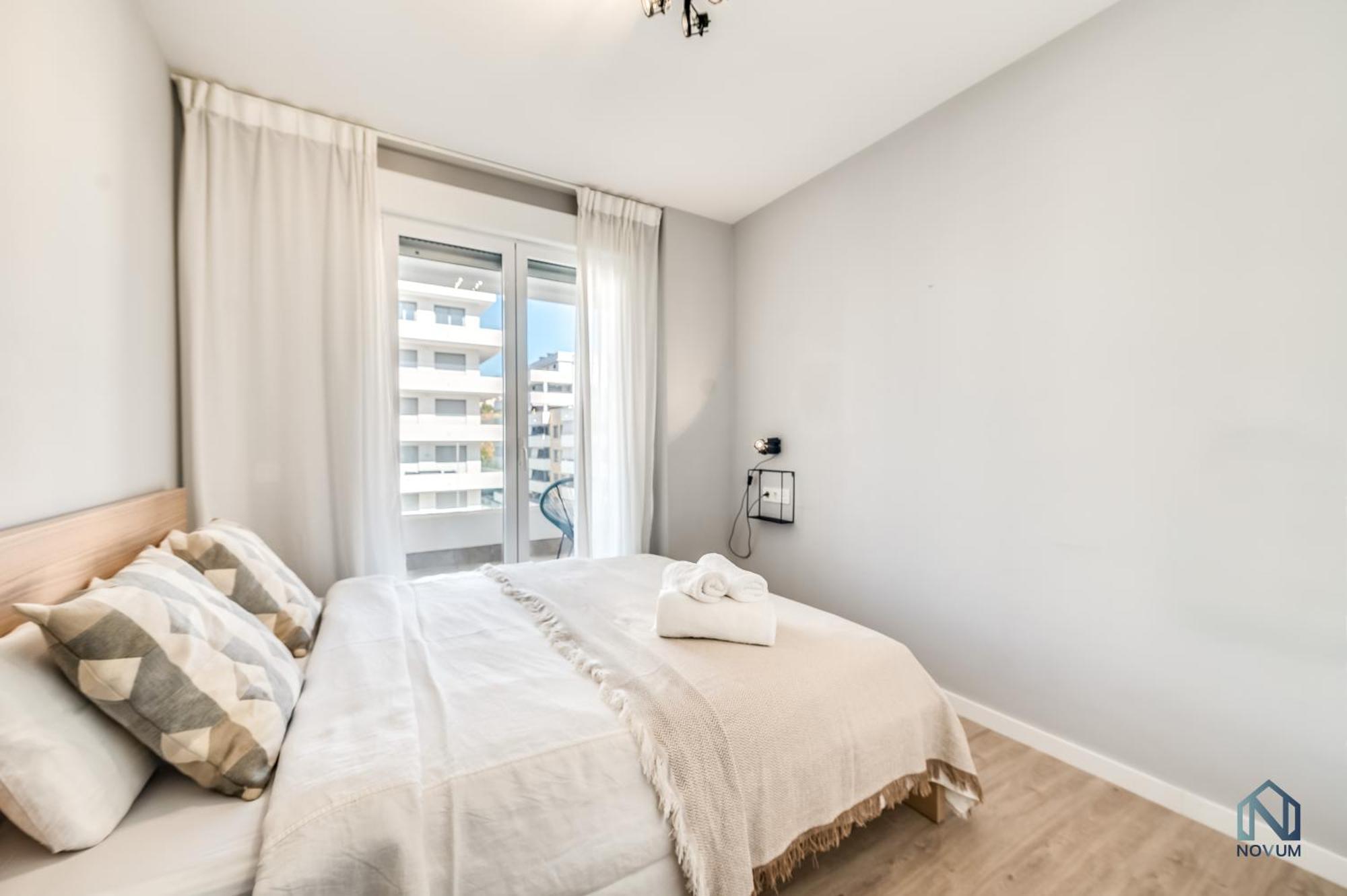 Apartment Newly Built 3 Bdrm Modern W Gym, Pool, & Views