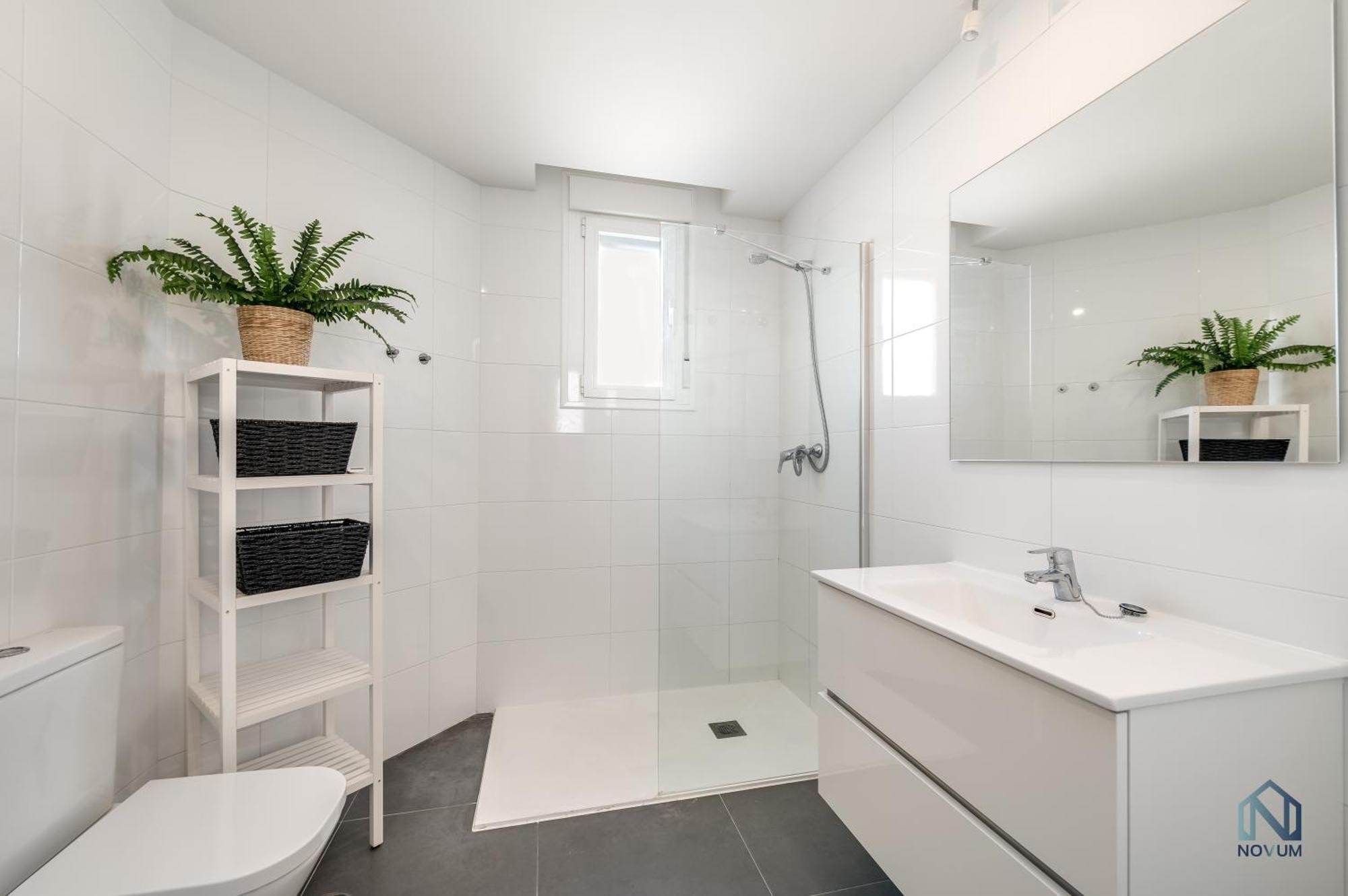 Apartment Newly Built 3 Bdrm Modern W Gym, Pool, & Views