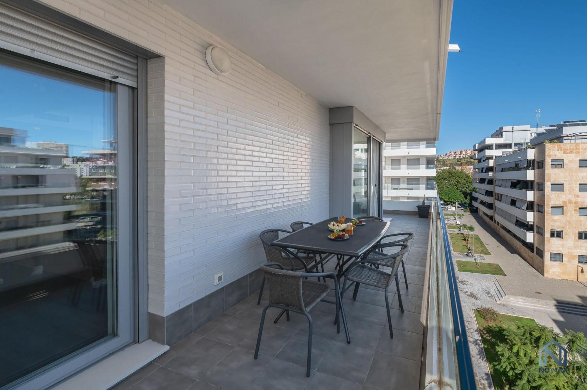 Newly Built 3 Bdrm Modern W Gym, Pool, & Views Apartment *