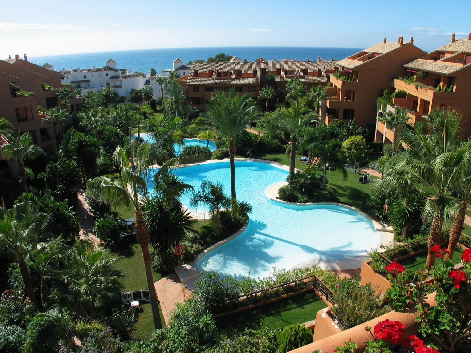 Stylish 4 Bedroom Penthouse Just Steps From Bahia Marbella