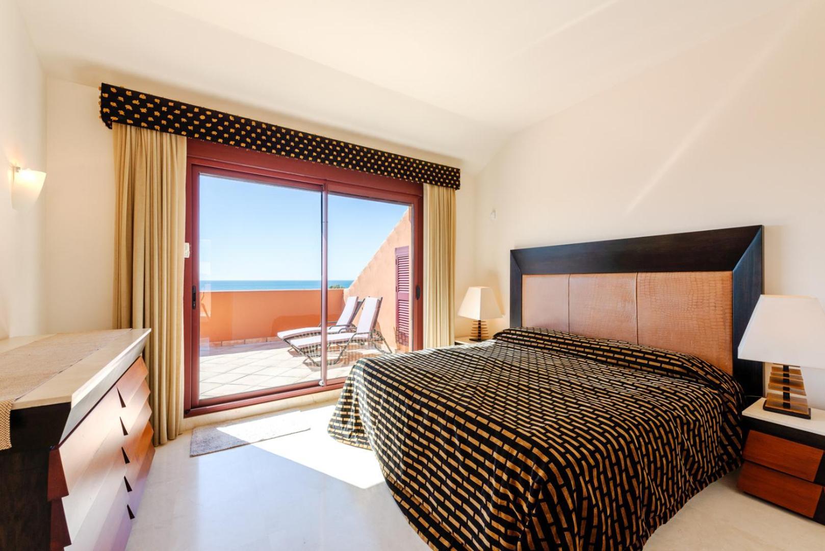 Stylish 4 Bedroom Penthouse Just Steps From Bahia Apartment