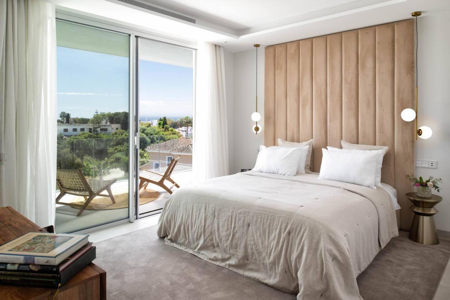 Luxury New Alma- 5bdr, Pool, Garden, Parkin Villa Marbella