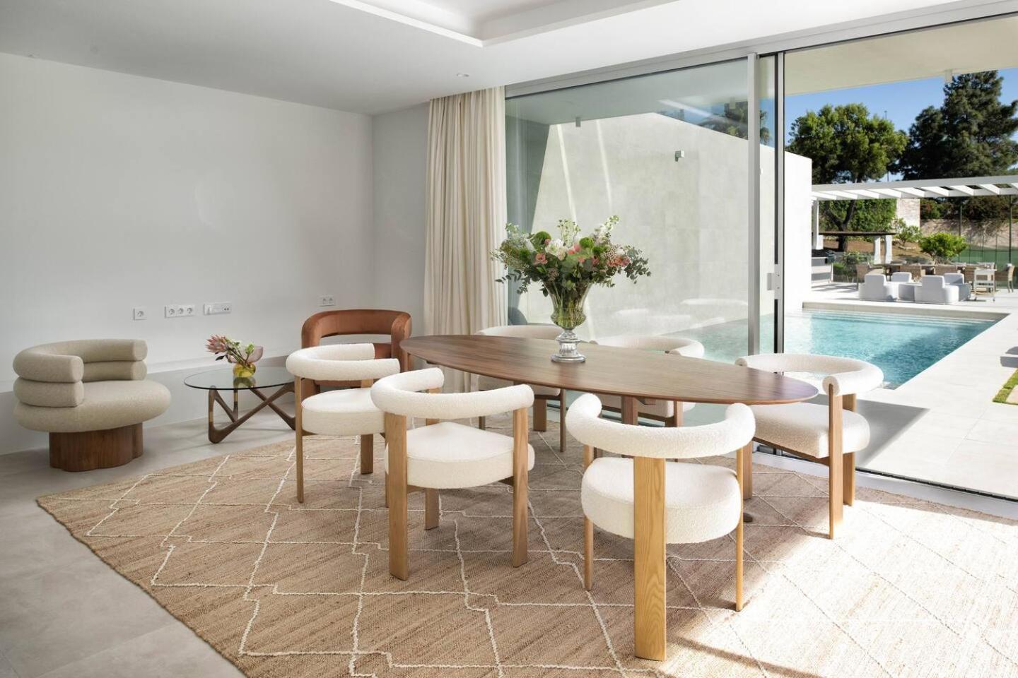Luxury New Alma- 5bdr, Pool, Garden, Parkin Villa Marbella