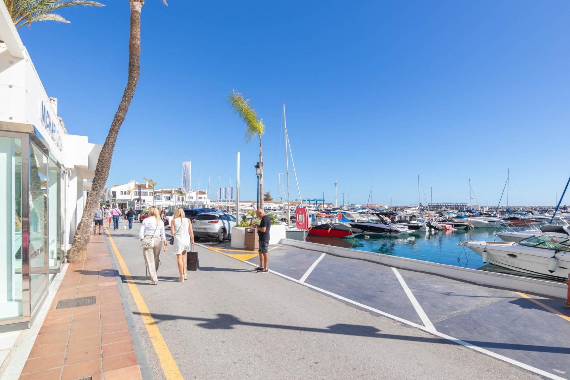 Marina Banus L Apartamento