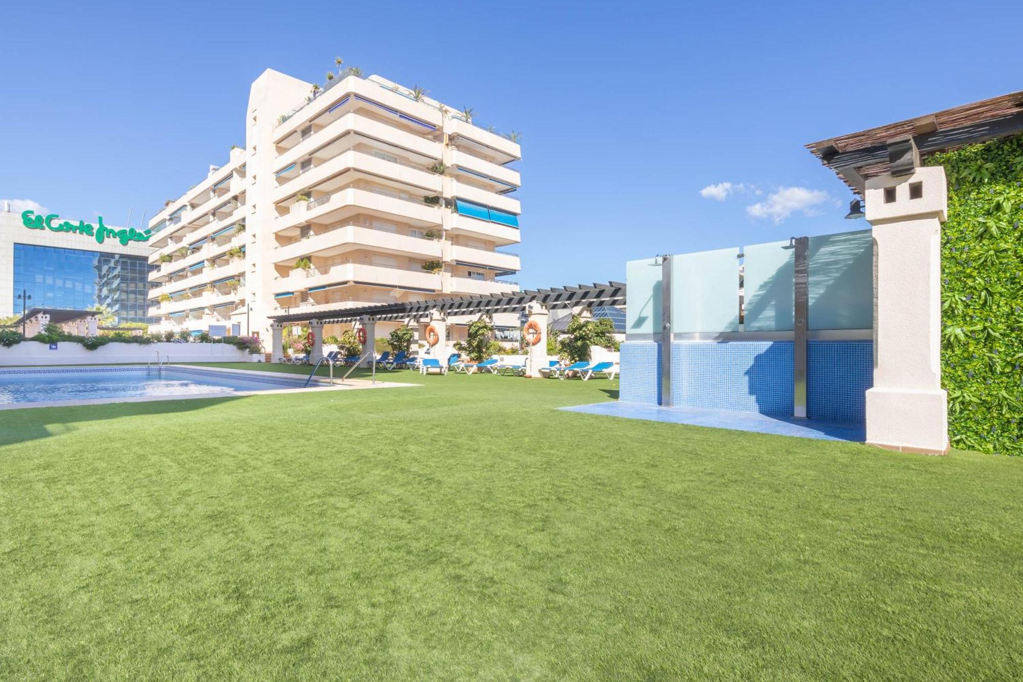 Marina Banus L *