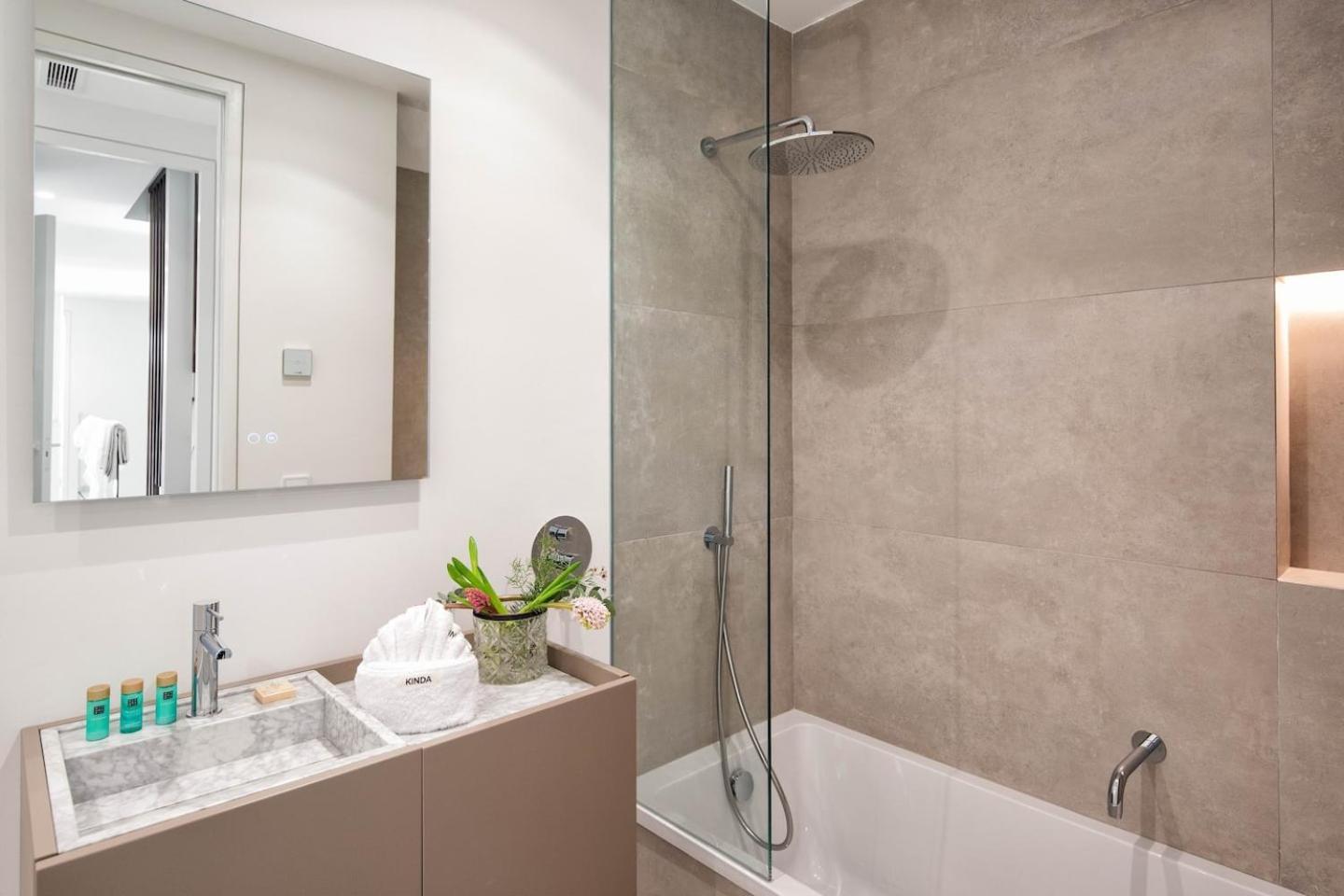 Luxury New Alma- 5bdr, Pool, Garden, Parkin