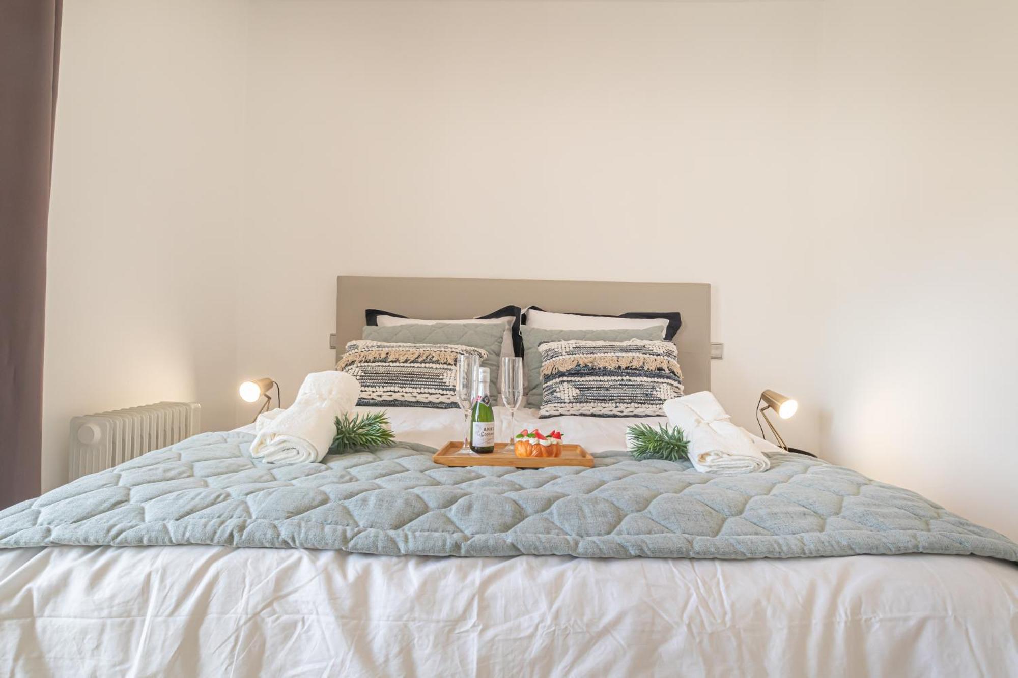 Apartment Puerto Banus Near La Sala By The Sea - Happy *