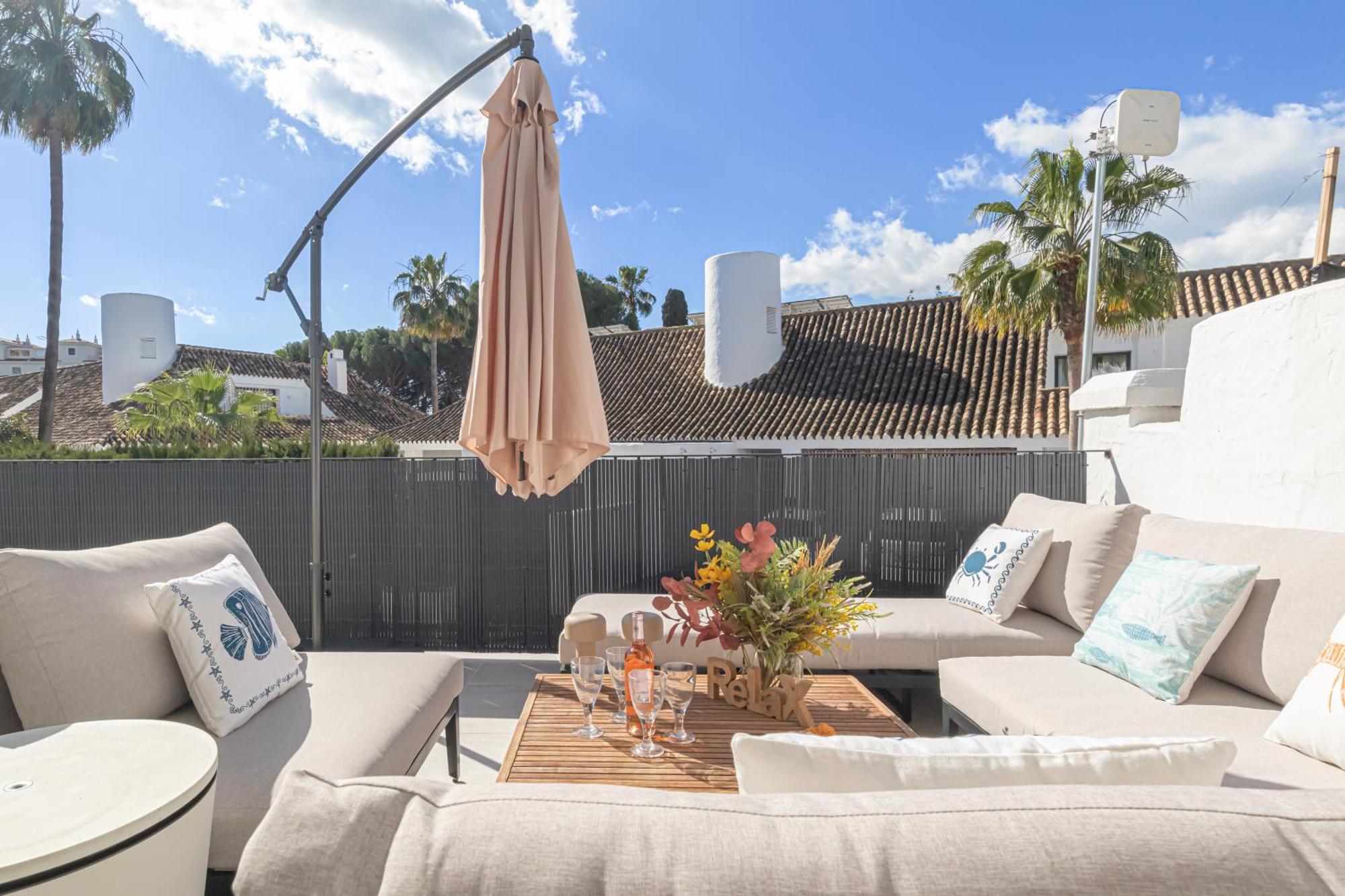 Apartment Puerto Banus Near La Sala By The Sea - Happy