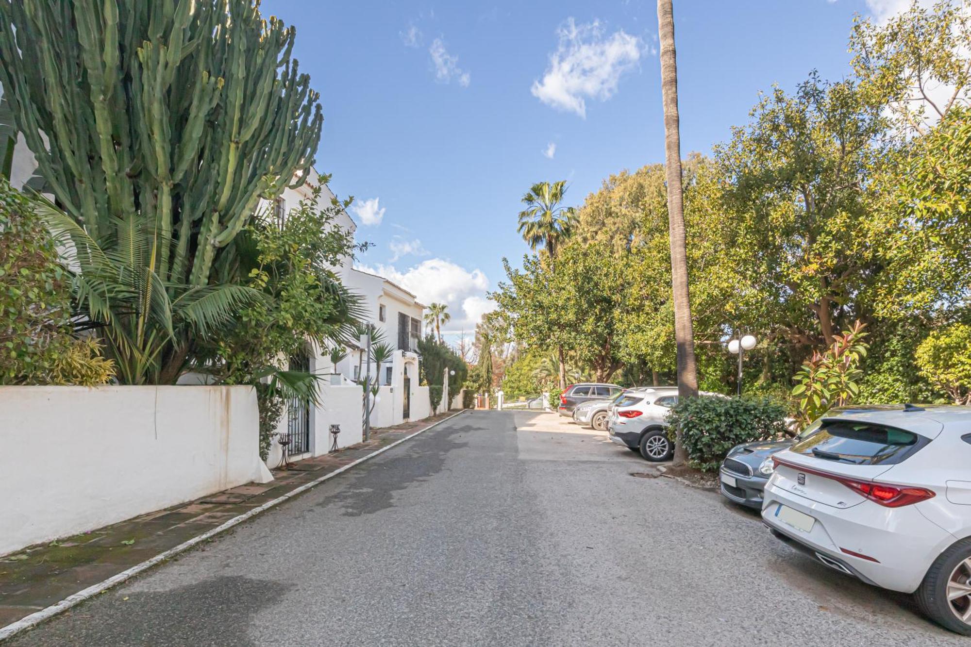 Puerto Banus Near La Sala By The Sea - Happy Apartment Marbella