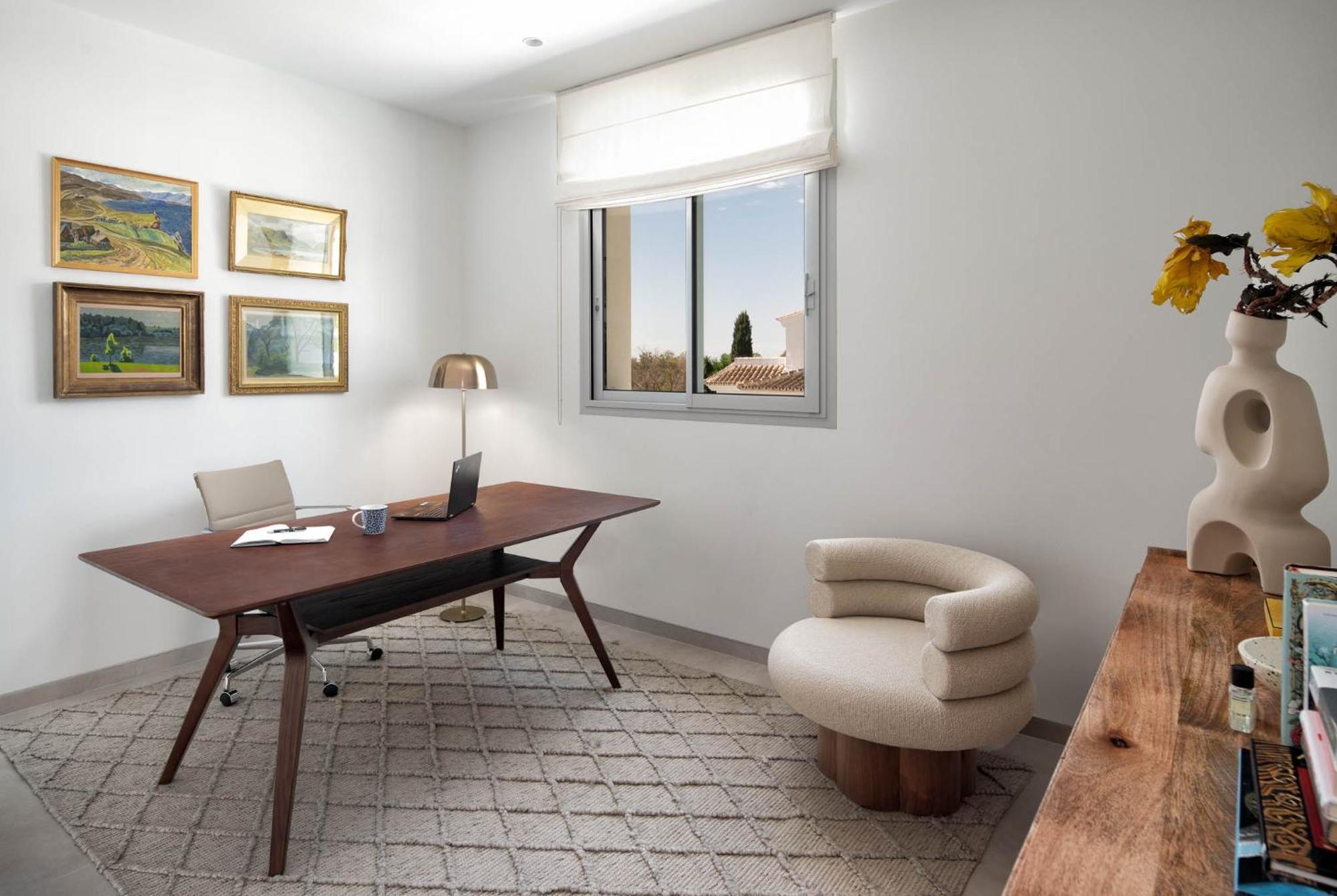 Luxury New Alma- 5bdr, Pool, Garden, Parkin