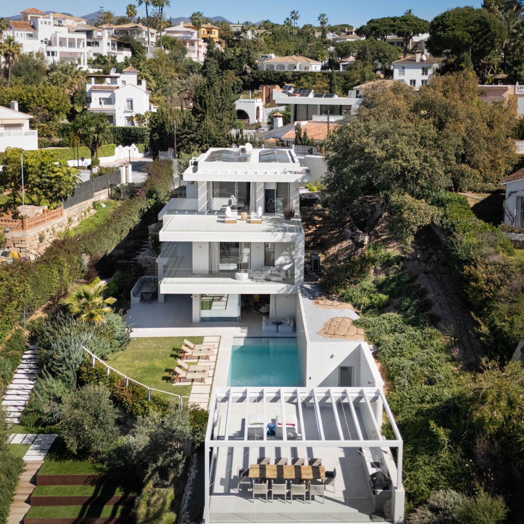 Luxury New Alma- 5bdr, Pool, Garden, Parkin Villa
