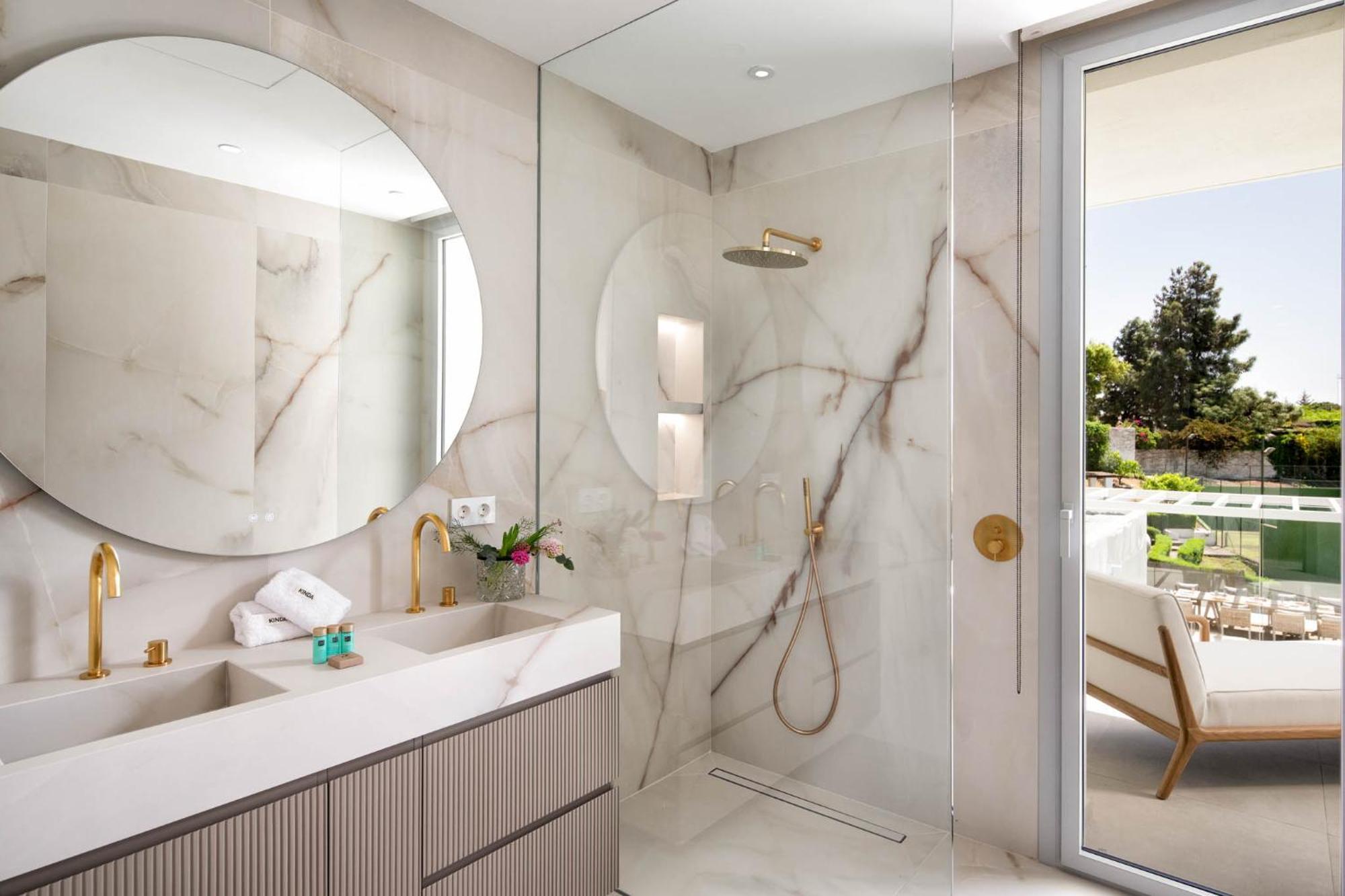 Villa Luxury New Alma- 5bdr, Pool, Garden, Parkin *