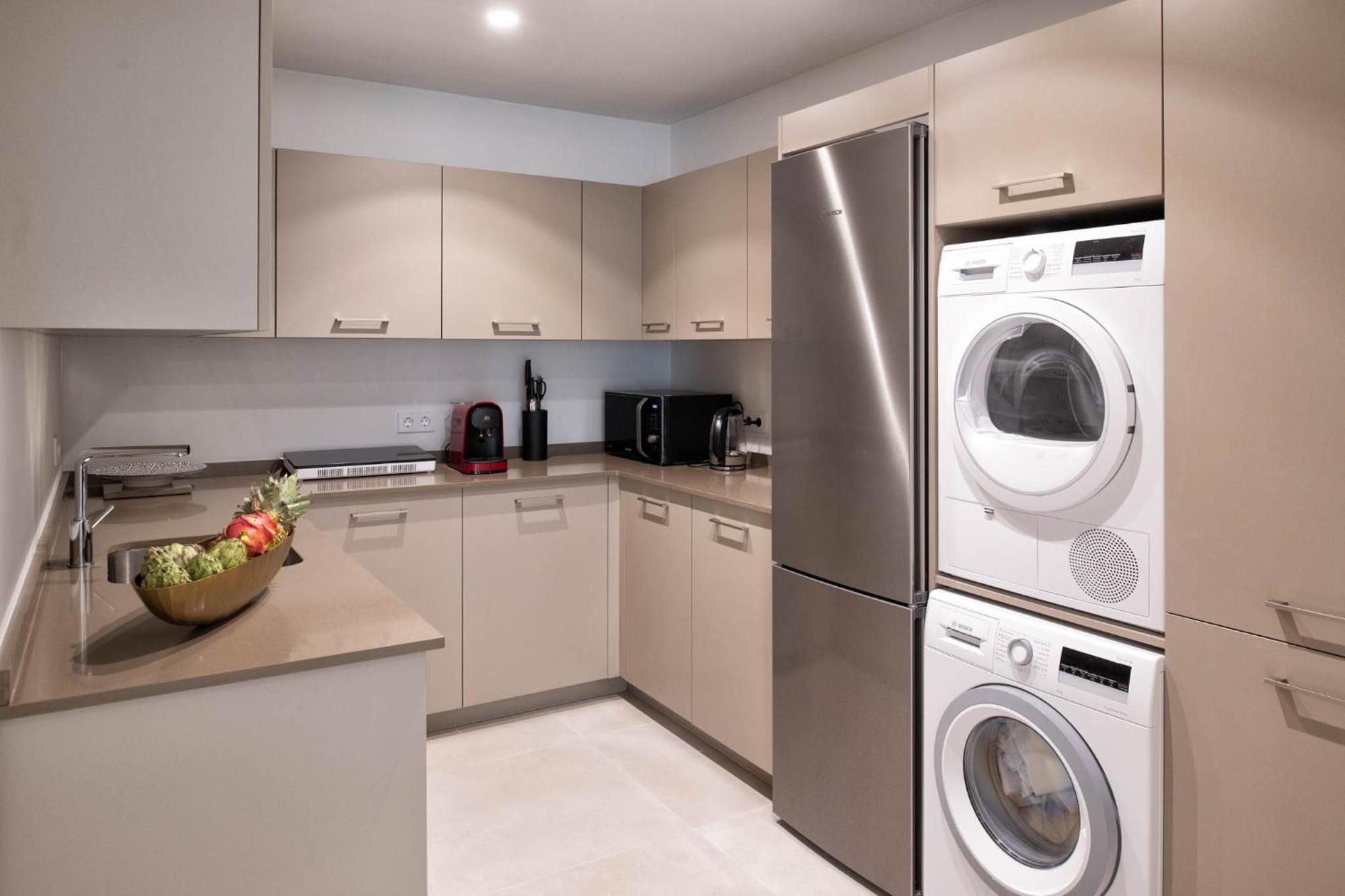 Luxury New Alma- 5bdr, Pool, Garden, Parkin *