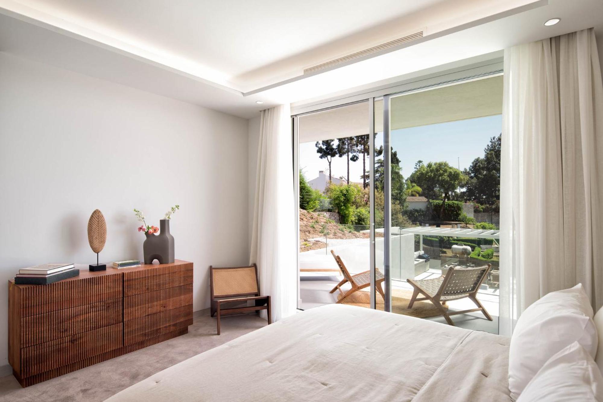 Villa Luxury New Alma- 5bdr, Pool, Garden, Parkin