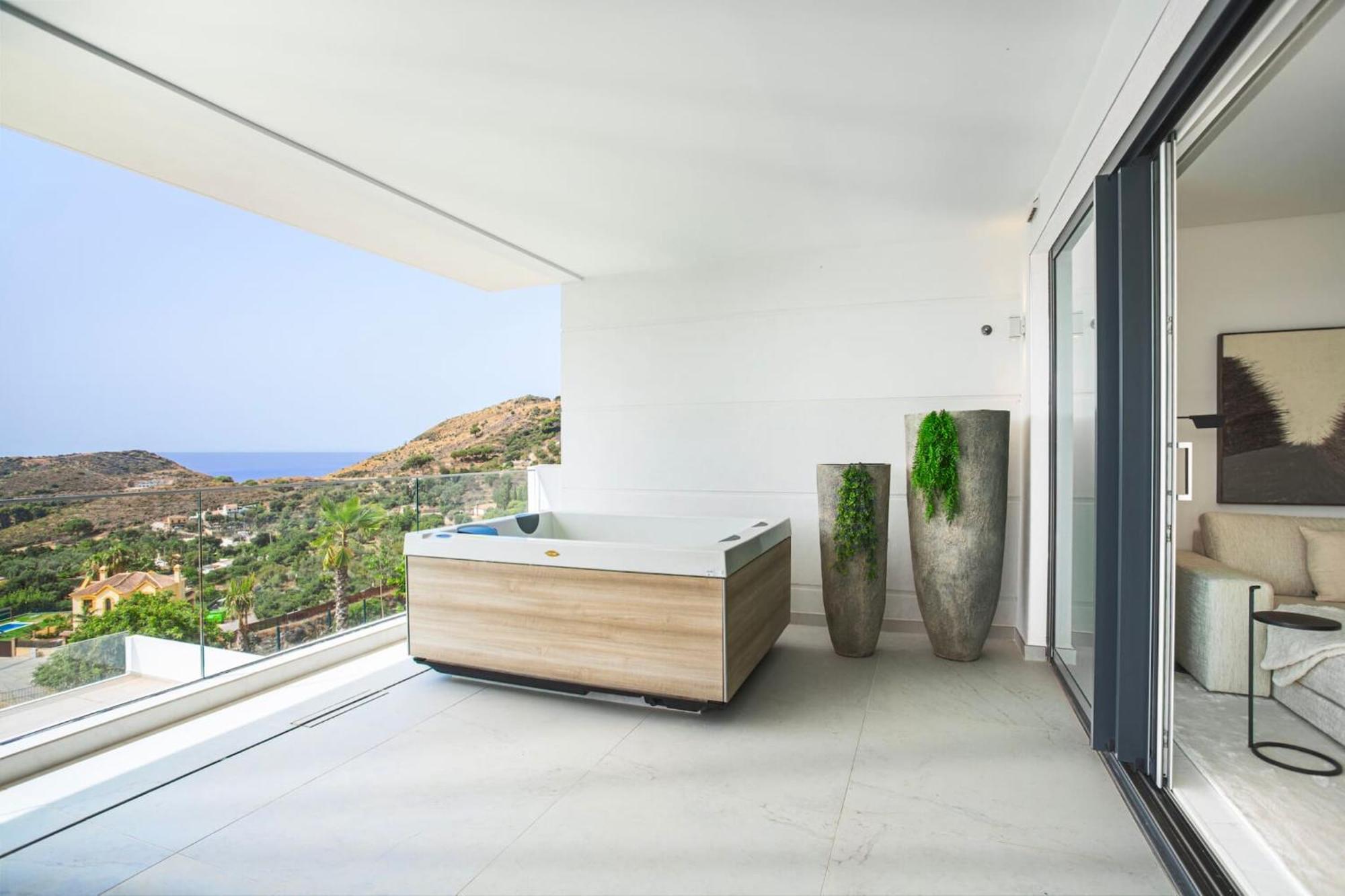 Luxury With Jacuzzi Apartment