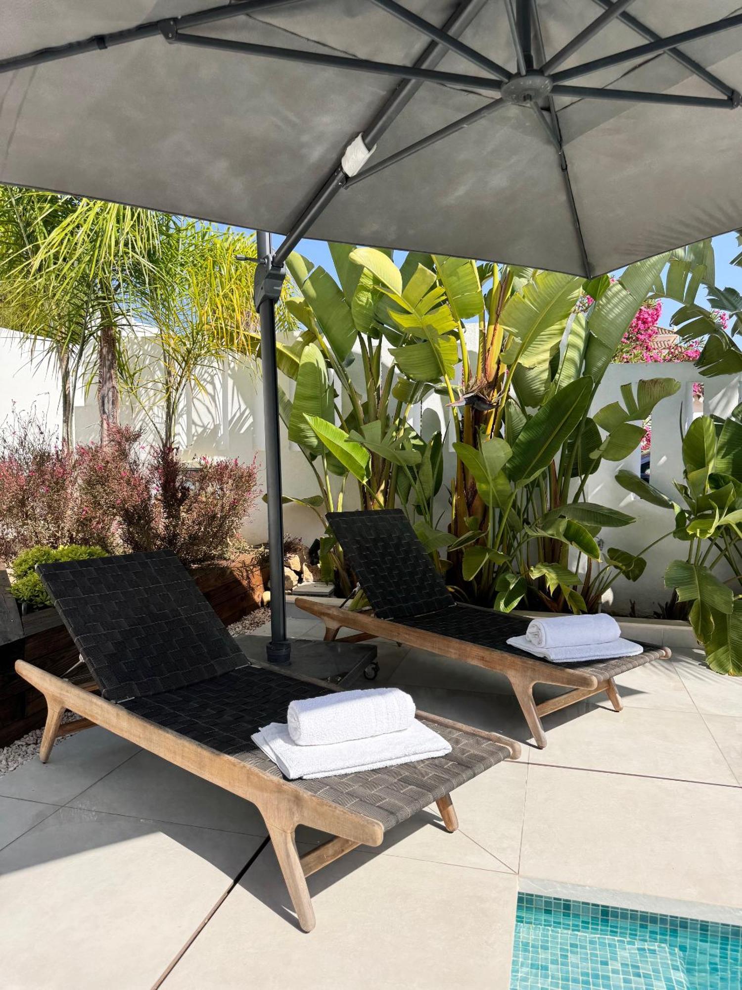 Marbella Bliss - Luxury 4-Bedroom Villa With Garden, Private Pool & Jacuzzi, Marbesa Near- 5 Min To The Cabopino Beach Villa