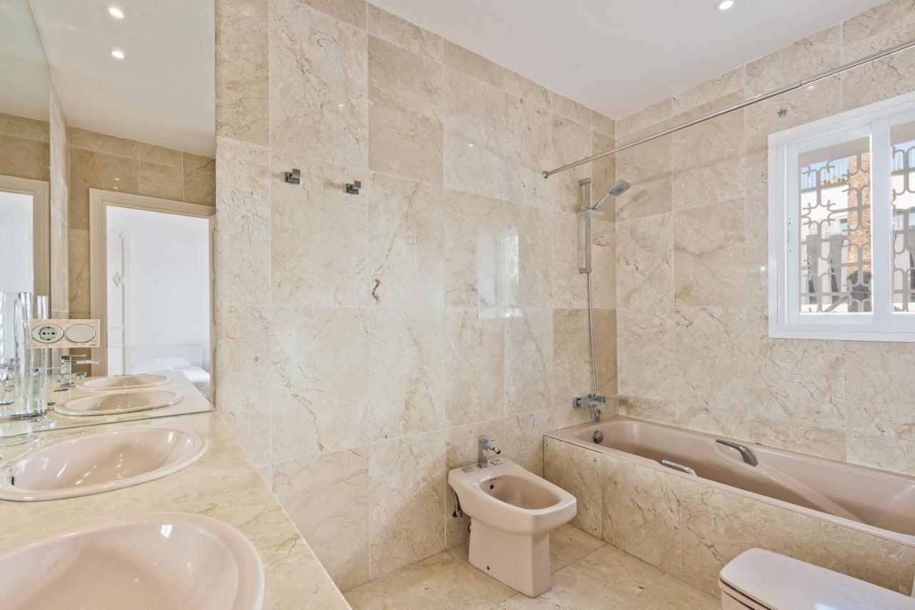 6 Bedrooms Luxury Camilla Villa