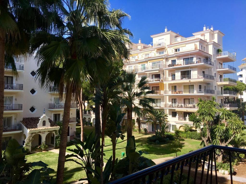 Banus Beach&pool *