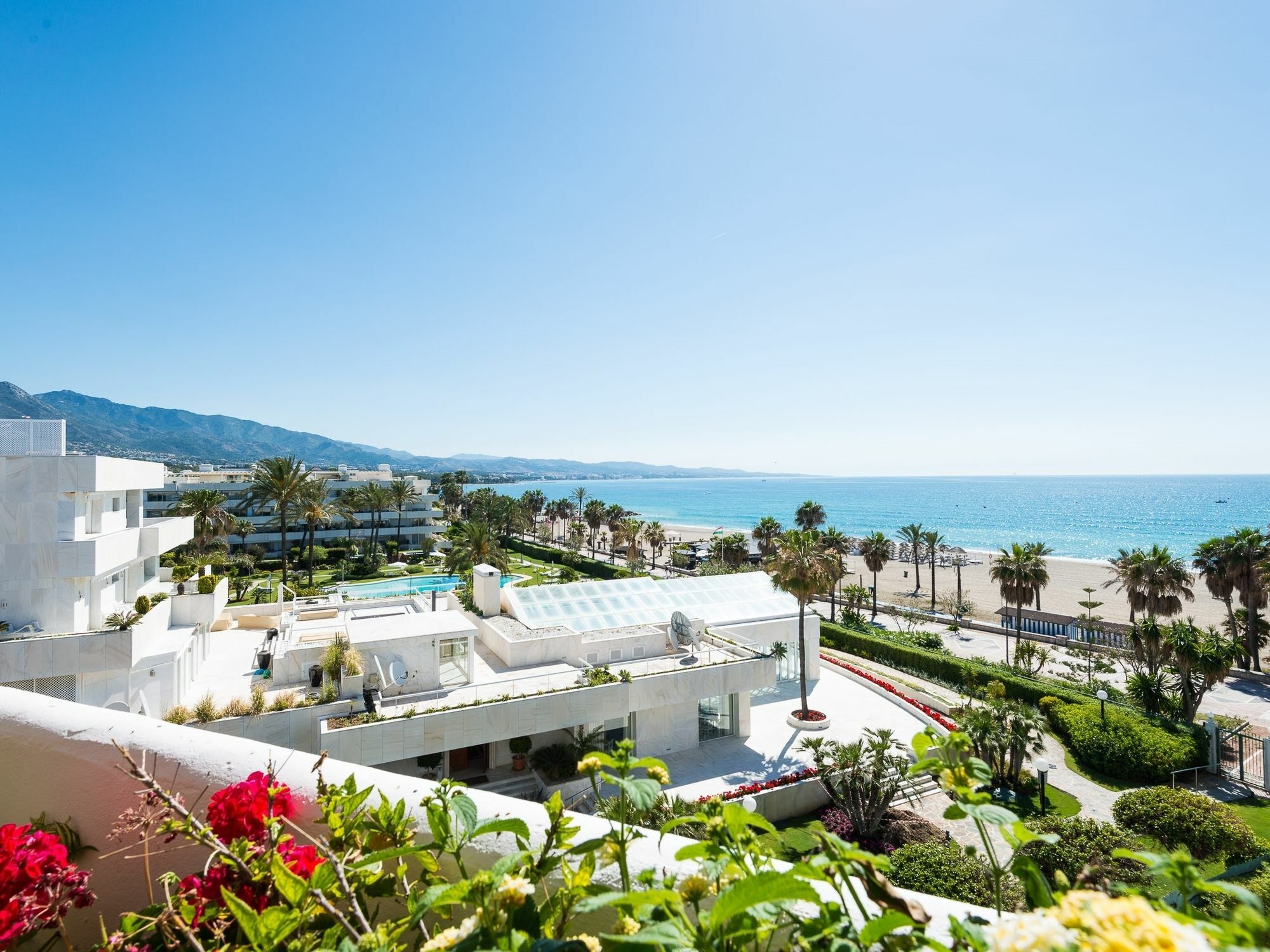 Banus Waterfront Penthouse * Marbella