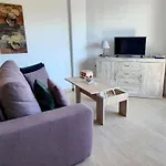 Skol 427 Spacious 1 Bedroom Apartment With Sea Views
