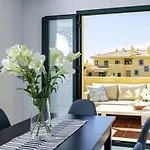 La-Beautiful 3 Bedroom Penthouse Close To Sea