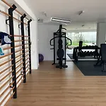 Brand New Apartment With Gym&Rooftop Pool.