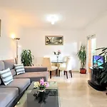 Sunny Apartment In Elviria