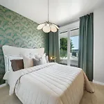 Brand New Apartment With Gym&Rooftop Pool.