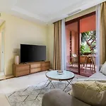 Beachfront, 3Pools, King Bed, Free Gymparking