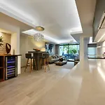Luxury Apartment In La Isla, Puerto Banus