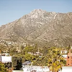 Seaview Flat With Sunny Balcony - Central Marbella