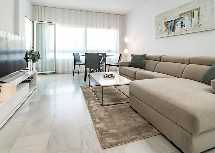 Pr20 - Good Located Flat Puerto Banus