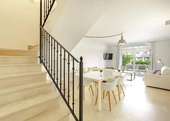 Spacious 2 Bed Duplex In Aloha Gardens Close To Puerto Banus
