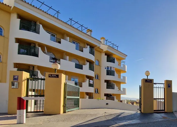 High-End 2 Bedroom Sea View Apartment In Puerto Banus