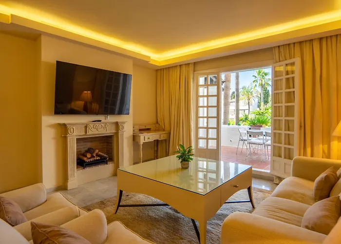 Luxury Apartment In Puento Romano