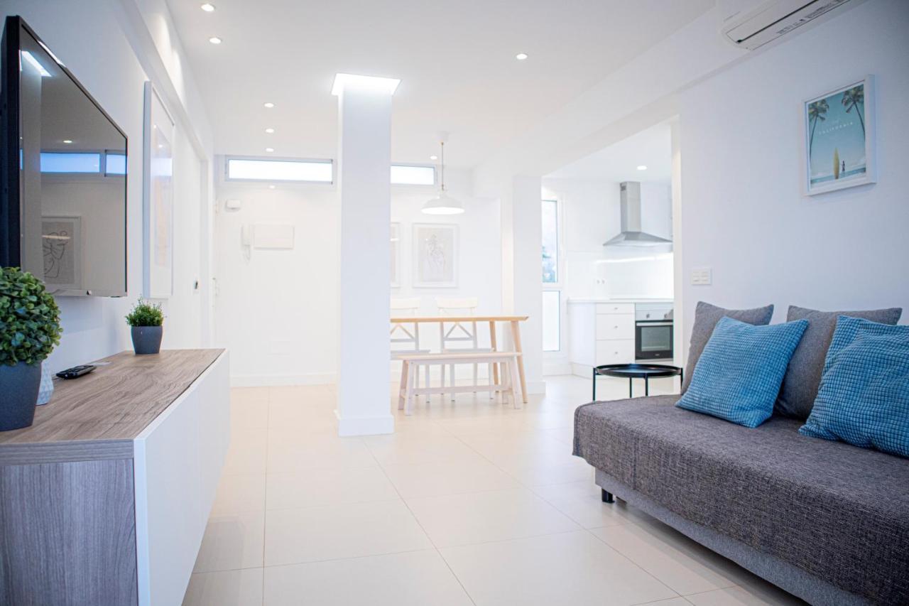 Seaview Flat With Sunny Balcony - Apartment