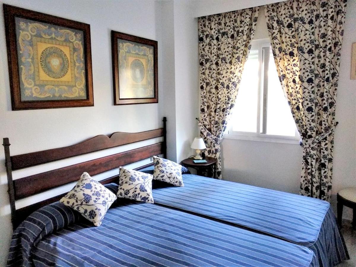 With 2 Bedrooms In With Shared Pool Furnished Terrace And Wifi 300 M From The Beach Marbella