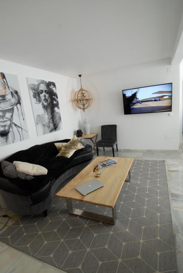 Little Paradise Close To La Sala In Puerto Banus / Quiet Villa