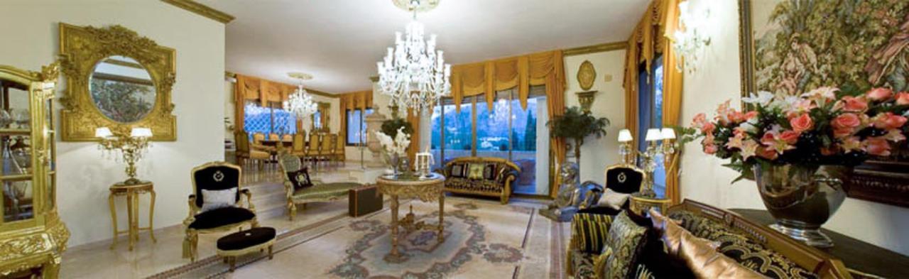 Villa Royal Empire