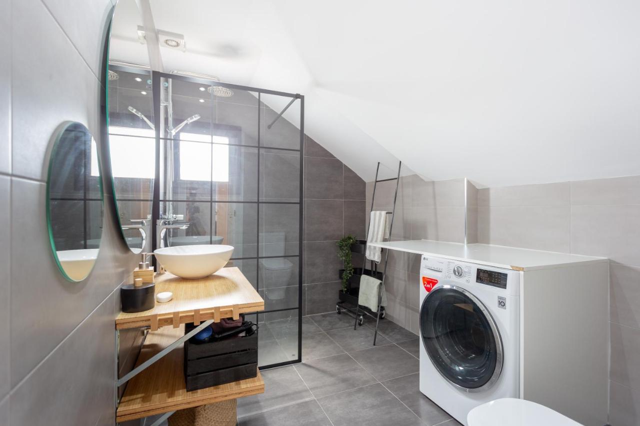 Luxury 4 Bedroom Penthouse Apartment *
