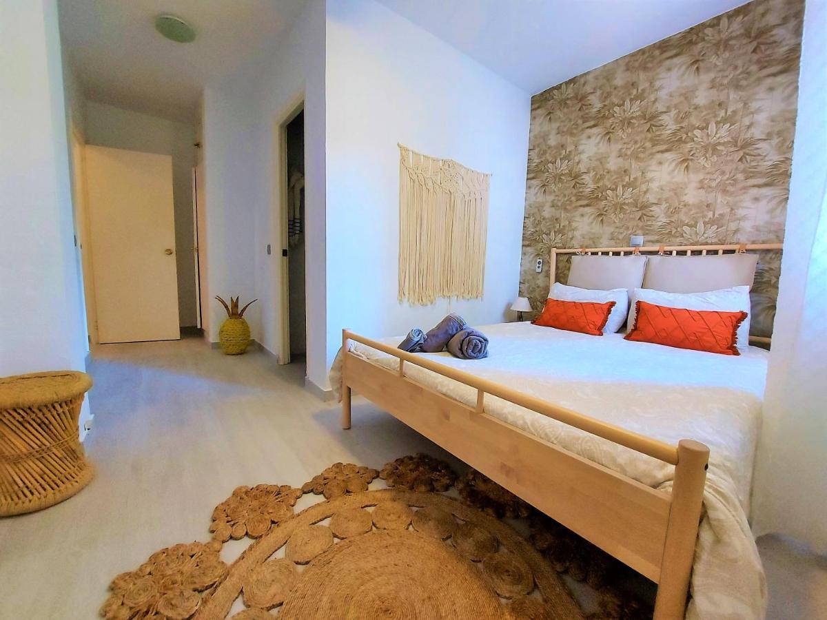 Cozy 2-bed 2-bathroom In Town Centre *