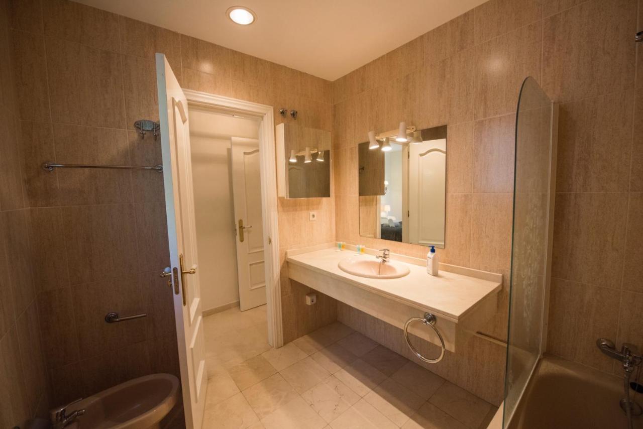 Spacious Flat With Pool In Appartement
