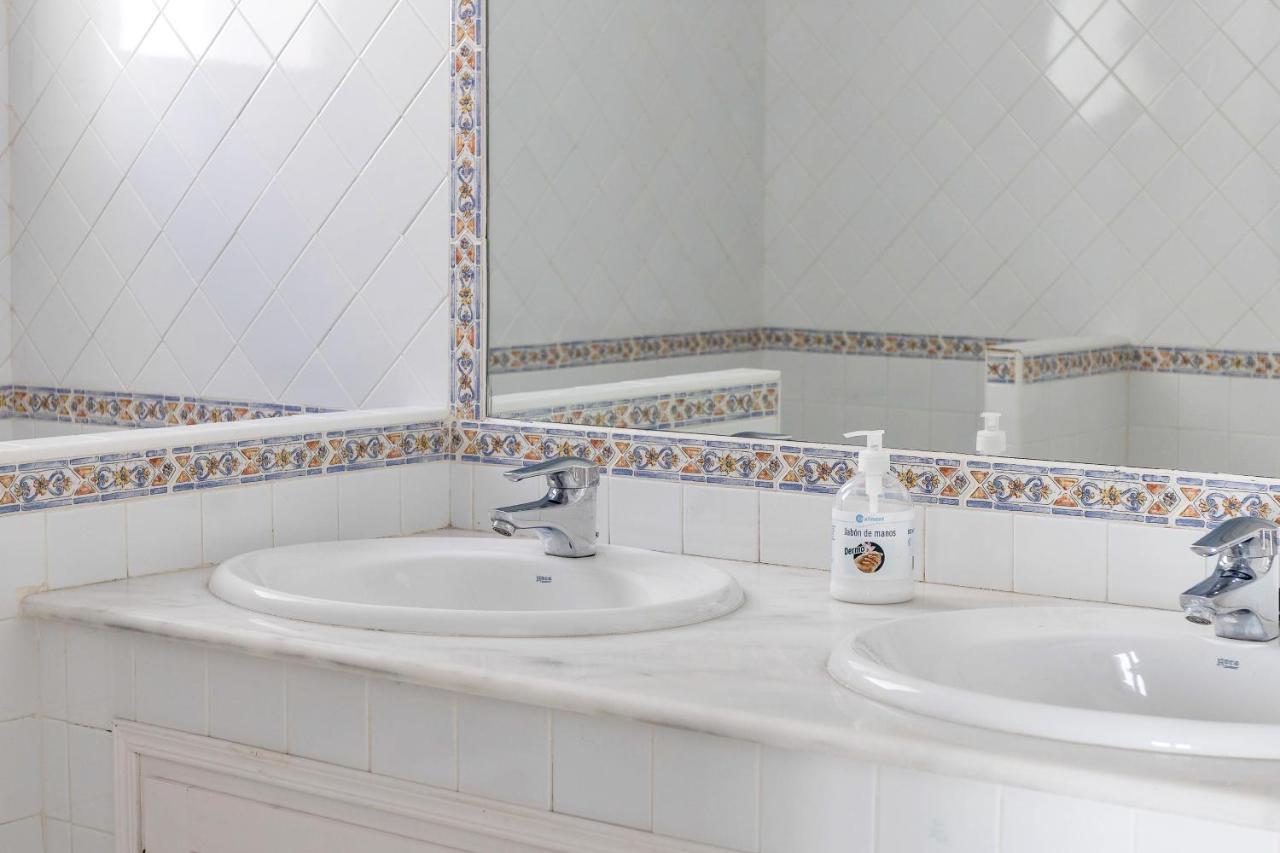 Oleholidays Pb 243 Primera Linea De Mar Puerto Banus Apartment Marbella