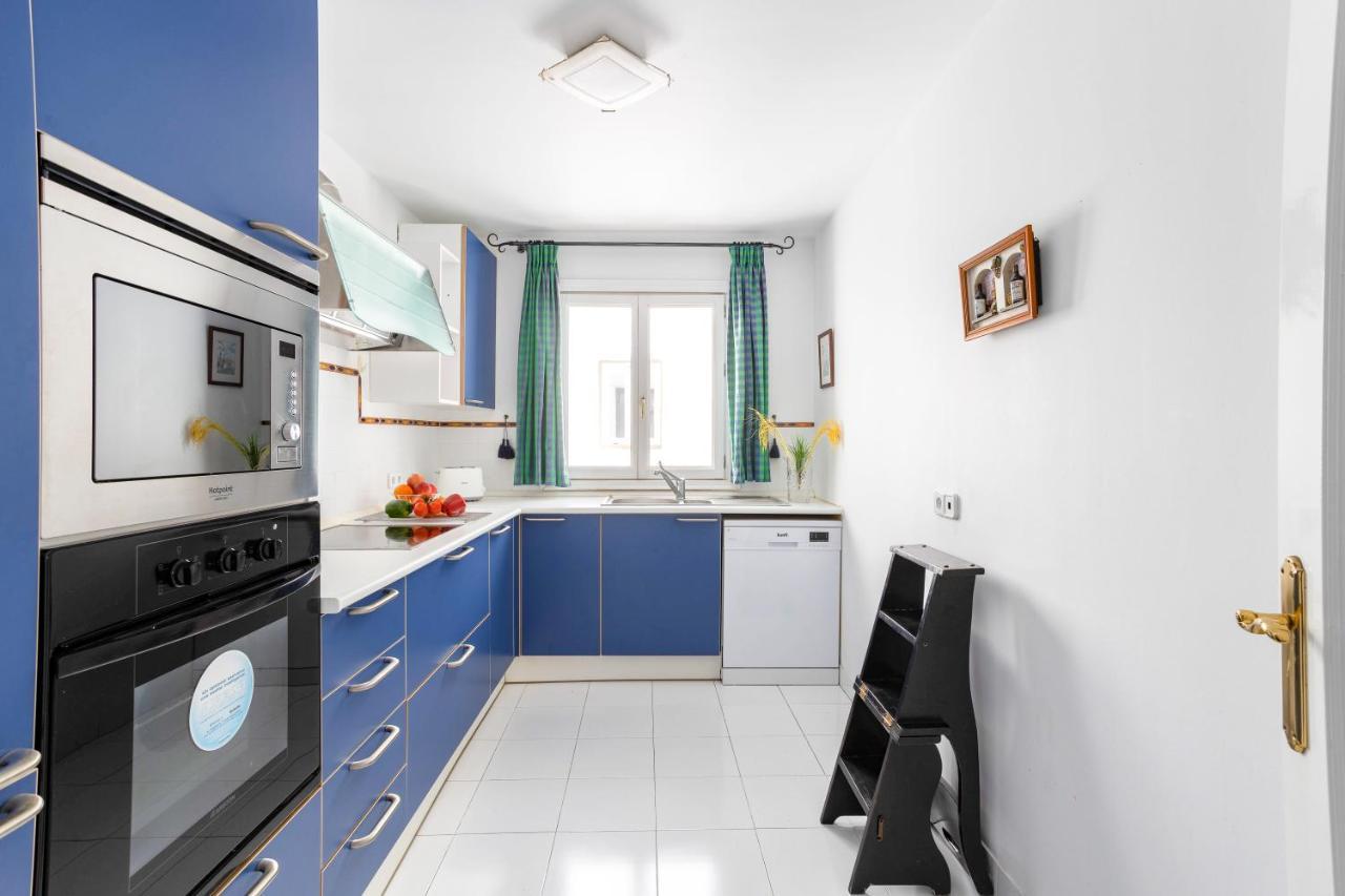 Oleholidays Pb 243 Primera Linea De Mar Puerto Banus Marbella