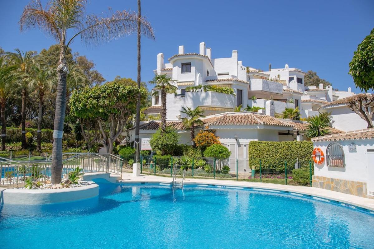 C63 - Sea View Peaceful Beach Apartment Marbella